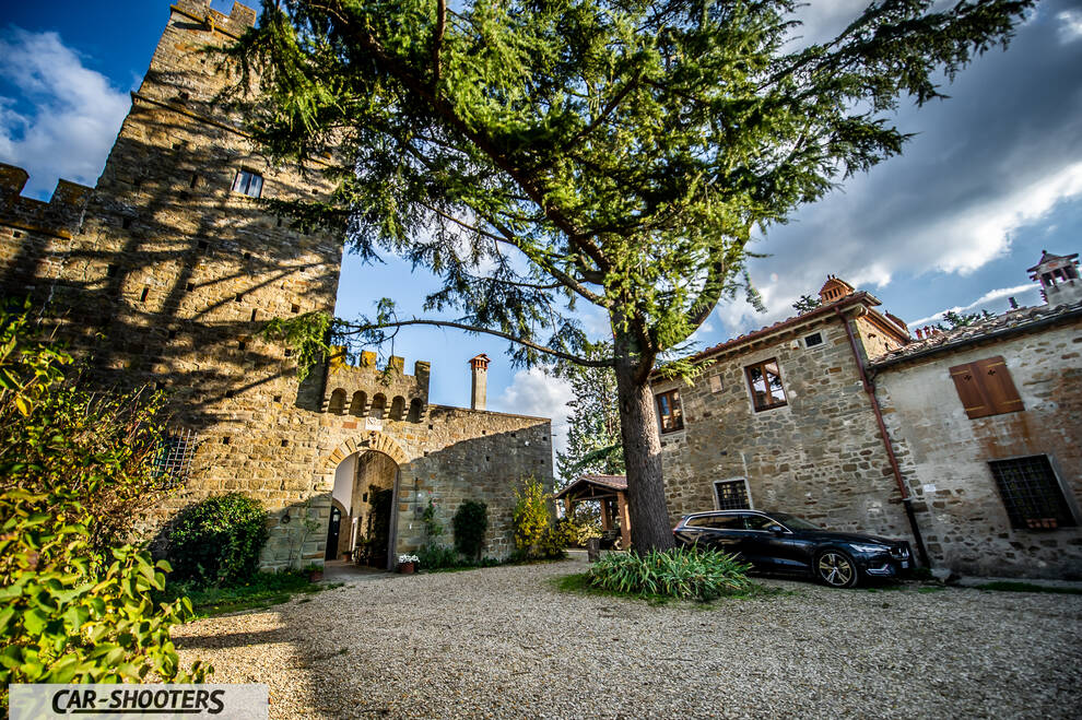Volvo V60 – side profile, dark grey parked in a castle courtyard