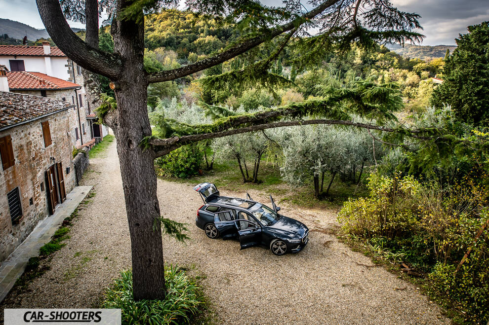 Volvo V60 – front three-quarter, dark grey on a gravel path