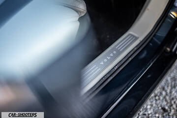 Volvo V60 – detail, door sill scuff plate close-up