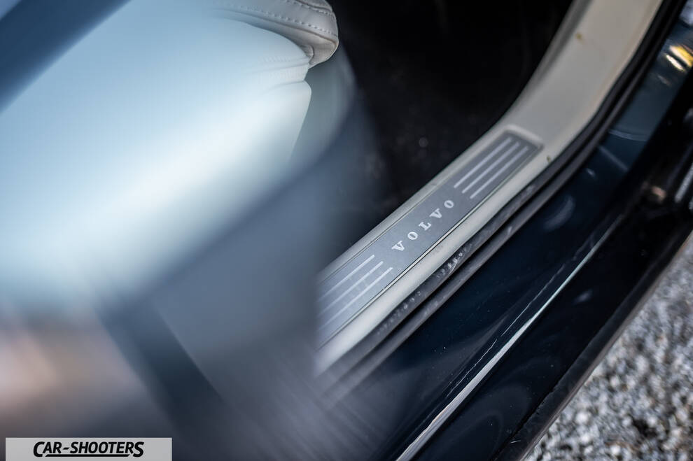Volvo V60 – detail, door sill scuff plate close-up