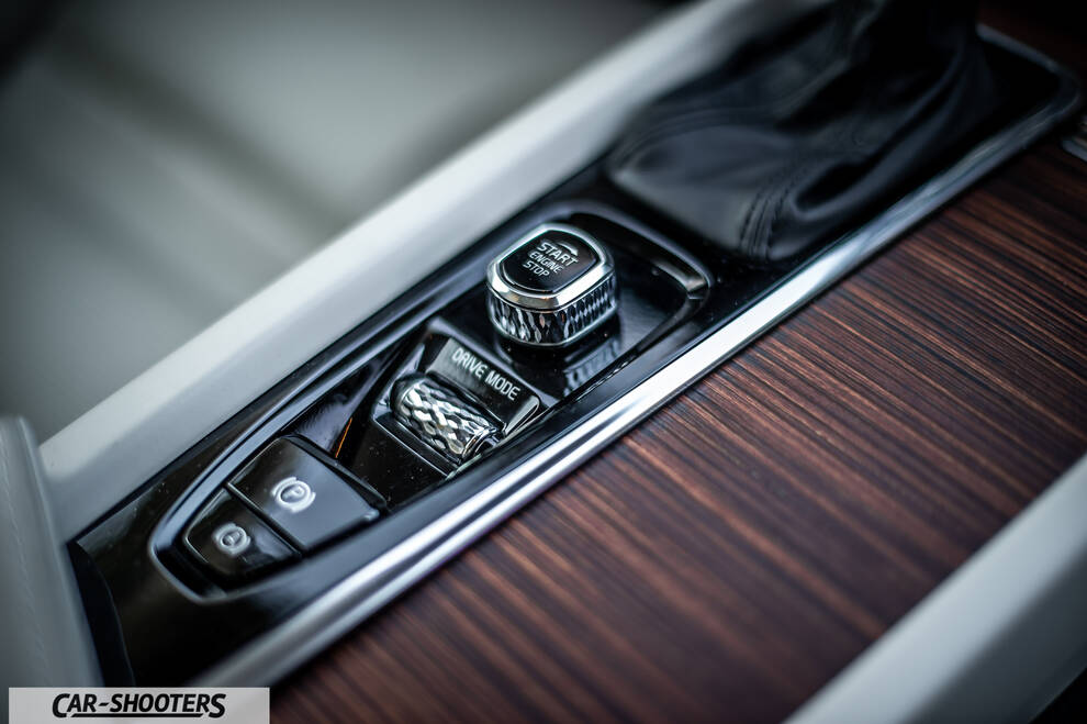 Volvo V60 – detail, center console start button