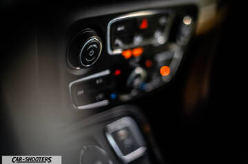 Jeep Compass – detail, center console controls close-up