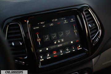 Jeep Compass – dashboard, touchscreen infotainment system