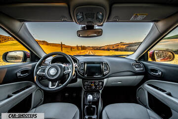 Jeep Compass – dashboard, view through the front windshield