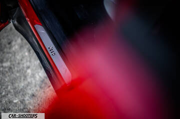 Jeep Compass – detail, door sill plate close-up