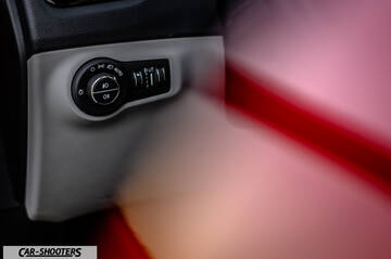 Jeep Compass – detail, headlight control switch close-up