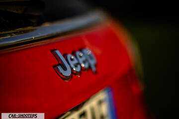 Jeep Compass – detail, emblem close-up