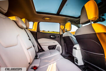 Jeep Compass – interior, panoramic sunroof and rear seats
