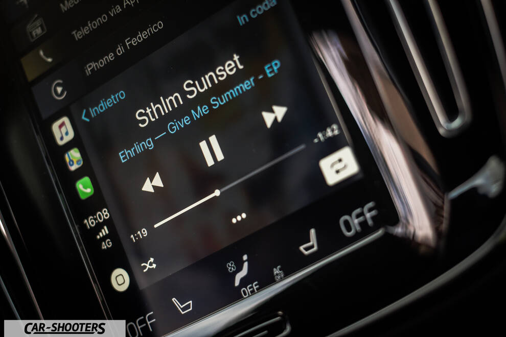 Volvo XC 40 – dashboard, infotainment touch screen display