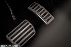 Volvo XC 40 – detail, metal pedal close-up