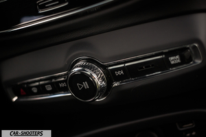 Volvo XC 40 – detail, center console control knob close-up