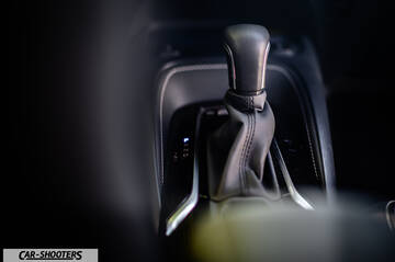Toyota Corolla Hybrid – detail, gear shifter close-up