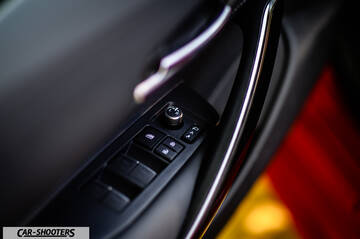 Toyota Corolla Hybrid – detail, door panel controls close-up