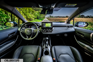 Toyota Corolla Hybrid – dashboard, looking down a country road