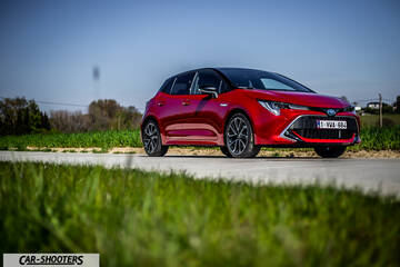 Toyota Corolla Hybrid – front three-quarter, red on a country road
