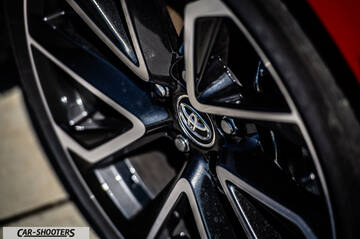 Toyota Corolla Hybrid – detail, alloy wheel close-up