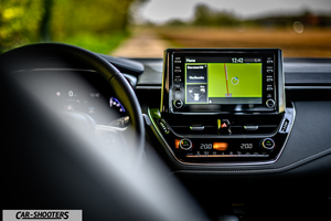 Toyota Corolla Hybrid – dashboard, touchscreen infotainment display