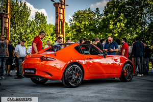 Mazda MX 5 Icon s Day – rear three-quarter, bright orange at a car gathering