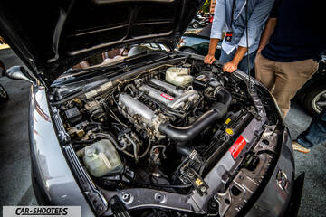 engine bay, with people looking at it