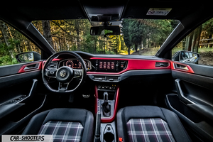 Volkswagen Polo GTI – dashboard, plaid front seats