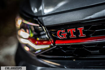 Volkswagen Polo GTI – detail, grille badge close-up