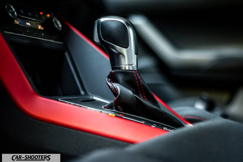 Volkswagen Polo GTI – interior, gear shifter close-up