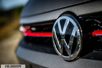 Volkswagen Polo GTI – detail, grille badge close-up