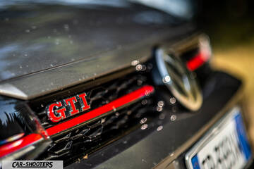 Volkswagen Polo GTI – detail, front grille emblem close-up
