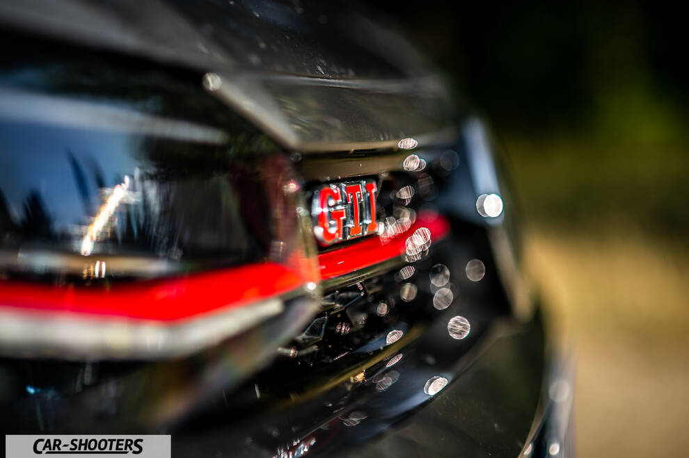 Volkswagen Polo GTI – detail, front grille badge close-up