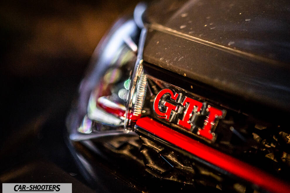 Volkswagen Polo GTI – detail, grille badge close-up