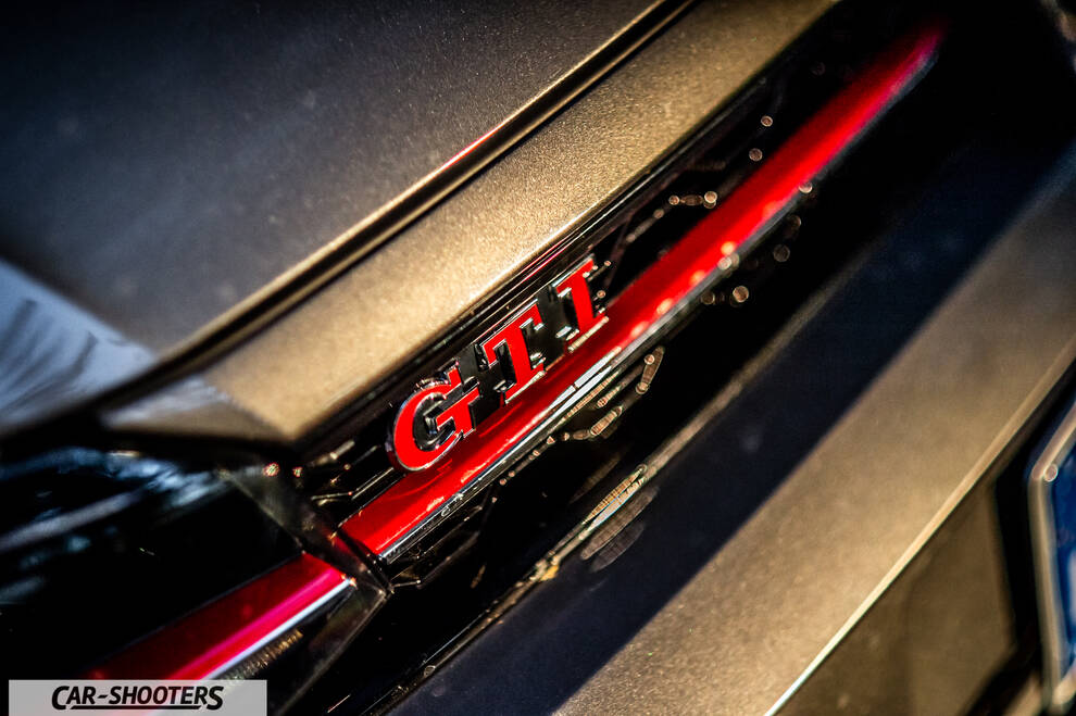 Volkswagen Polo GTI – detail, grille badge close-up