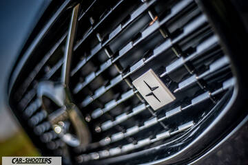 Volvo XC60 Polestar – detail, grille and emblem close-up