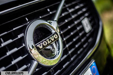 Volvo XC60 Polestar – detail, grille and emblem close-up