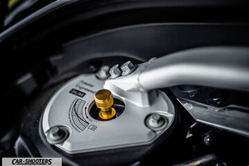 Volvo XC60 Polestar – engine bay, suspension strut mount close-up