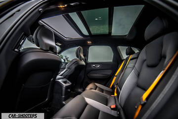 Volvo XC60 Polestar – interior, panoramic sunroof and yellow seatbelts