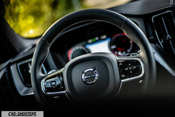 Volvo XC60 Polestar – dashboard, leather steering wheel close-up