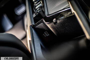Volvo XC60 Polestar – detail, center console storage compartment close-up