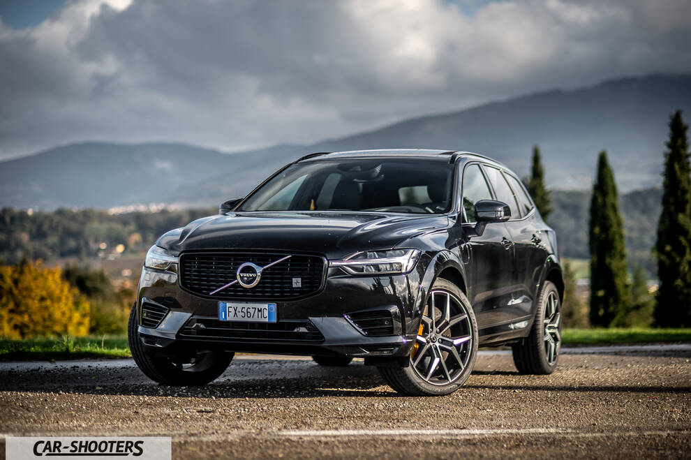 Volvo XC60 Polestar – front three-quarter, black against a mountain backdrop