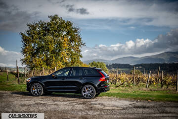 Volvo XC60 Polestar – side profile, black on a country road