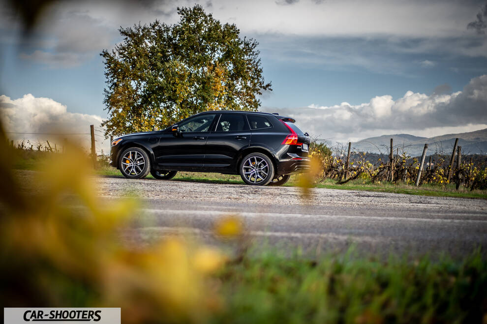 Volvo XC60 Polestar – side profile, black on a country road