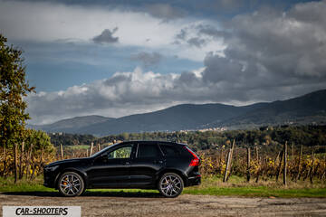 Volvo XC60 Polestar – side profile, black against a mountain backdrop
