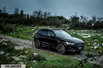Volvo XC60 Polestar – front three-quarter, black on a dirt road