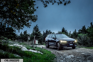 Volvo XC60 Polestar – front three-quarter, black on a rough dirt road