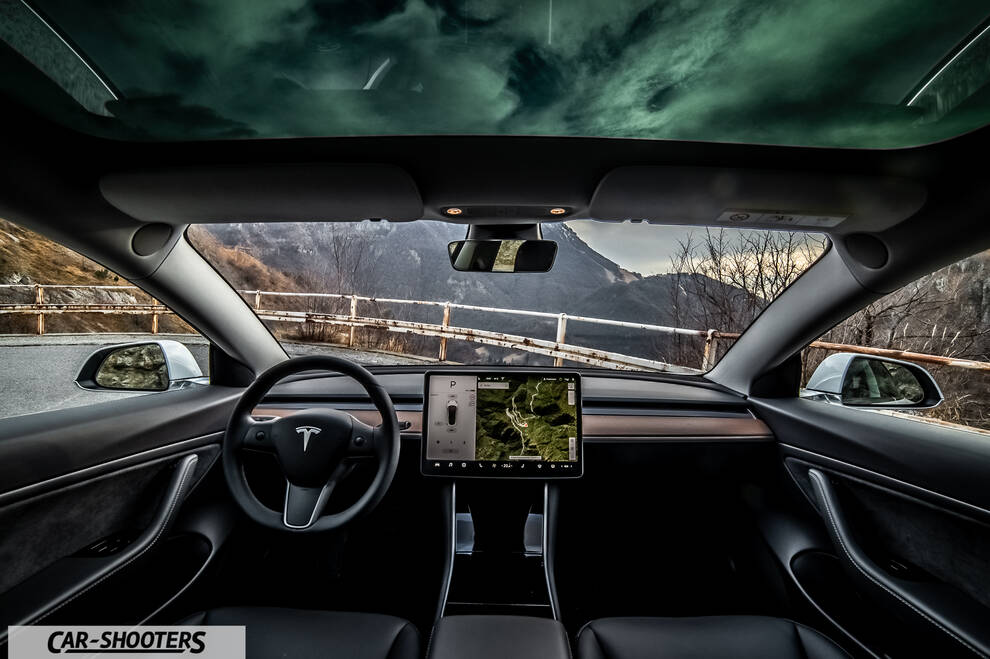 Tesla Model 3 – dashboard, large central touchscreen display