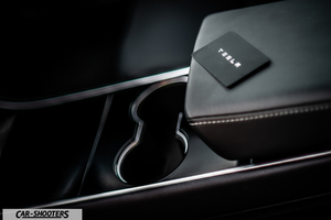 Tesla Model 3 – interior, center console and cup holders