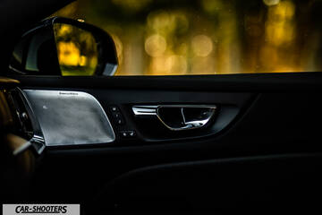 Volvo s60 polestar – interior, door panel with silver speaker grille