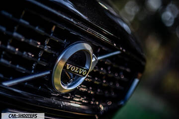 Volvo s60 polestar – detail, front grille emblem close-up