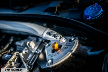 Volvo s60 polestar – engine bay, suspension strut brace detail