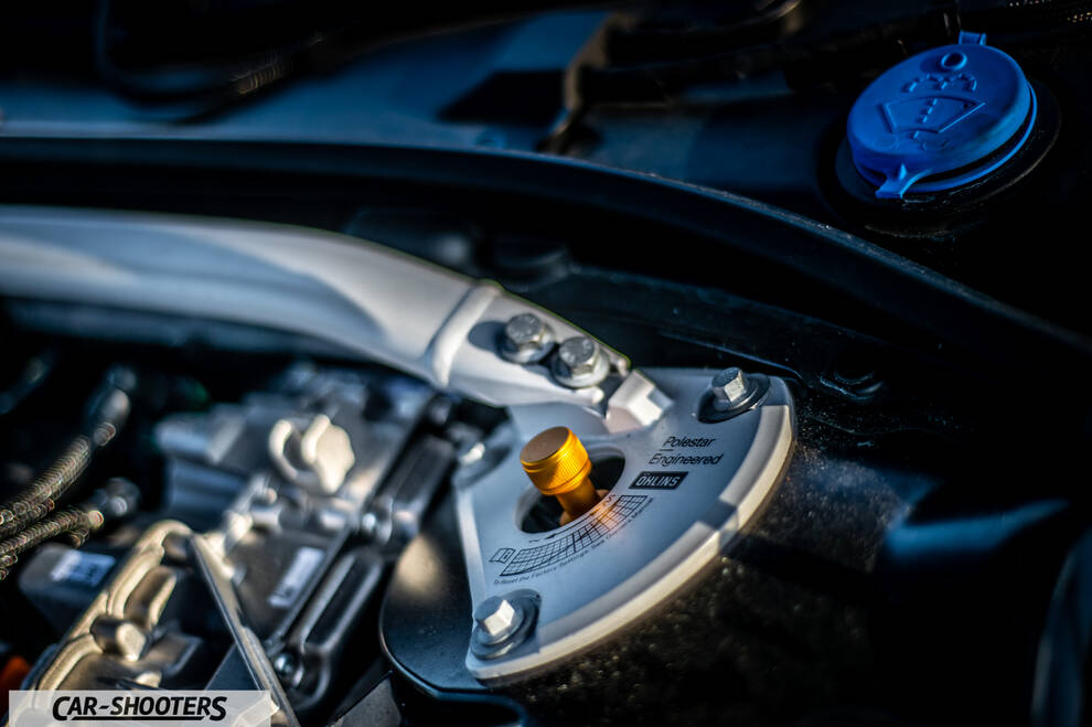 Volvo s60 polestar – engine bay, suspension strut brace detail
