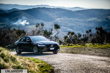 Volvo s60 polestar – front three-quarter, black against a mountain backdrop